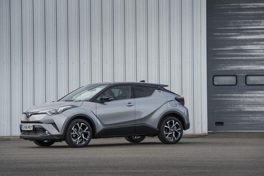  Toyota C-HR 2016 года  (UK) (фото 16 из 32)